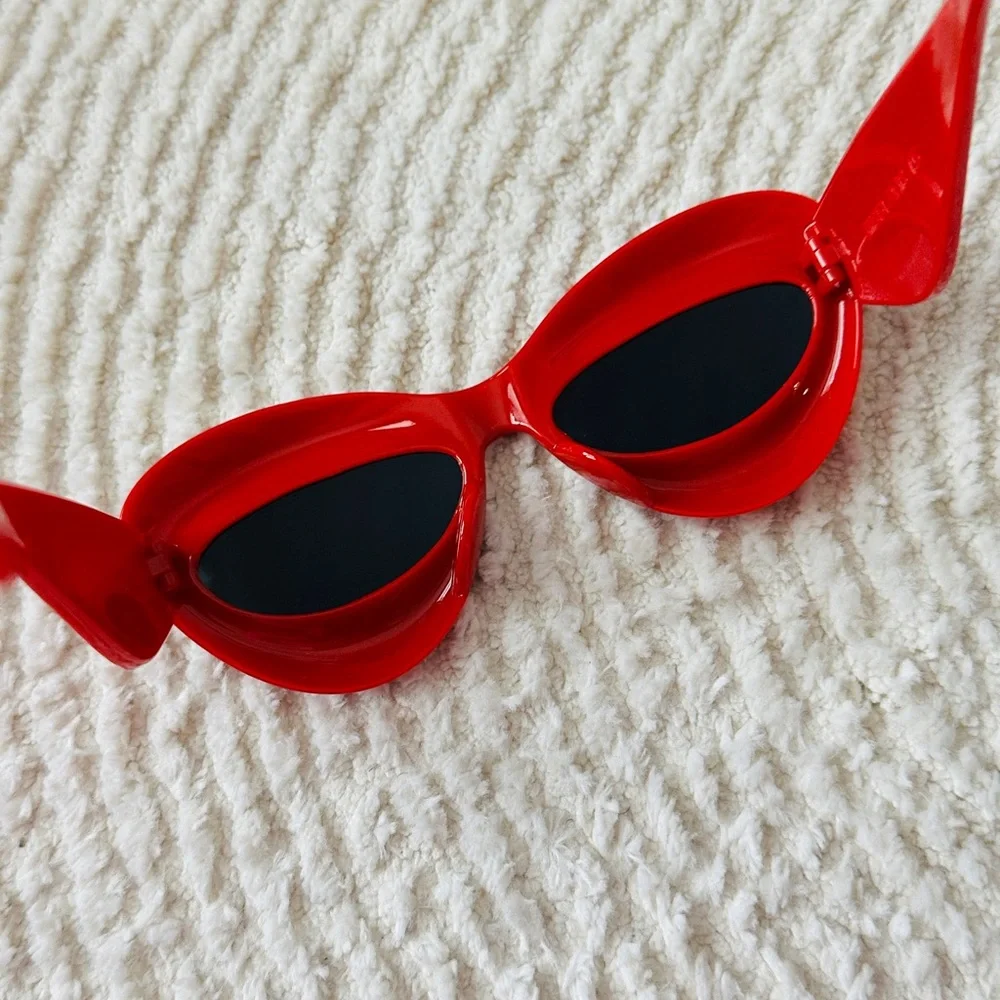 🔥BUNDLE ME🔥 Red Cateye Play Sunglasses Unisex - Picture 4 of 4